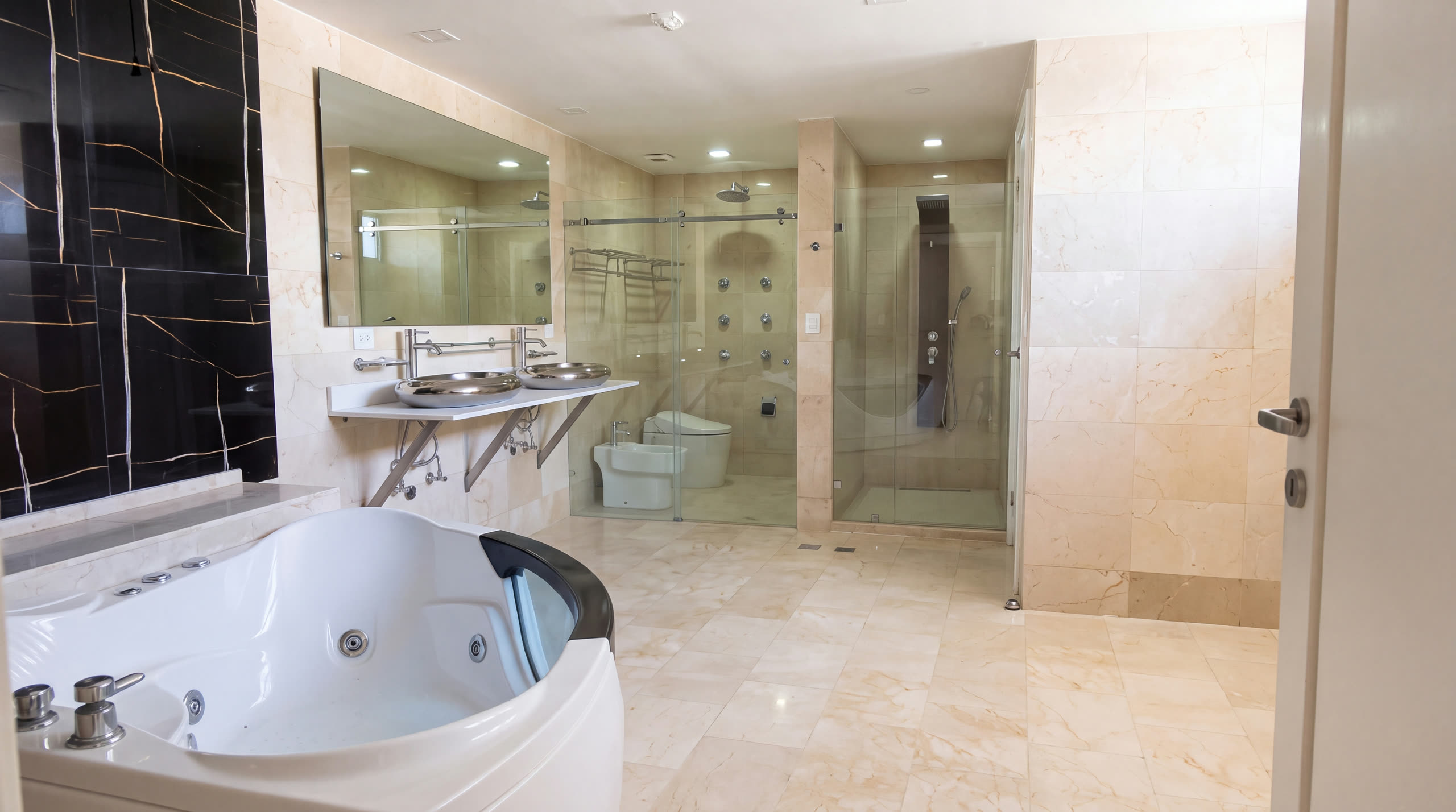 Recreación del baño principal hacia la ducha